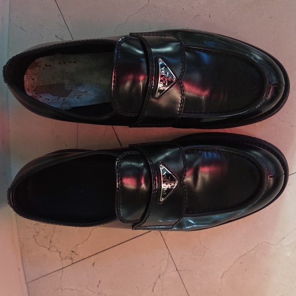 AUTHENTIC MEN\'S Prada LOGO Black Slip On Loafers DRESS SHOES $1100 Sz 9.5 main image 4